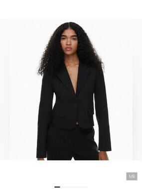 Aritzia Women's Black Tailored Single-Button Blazer